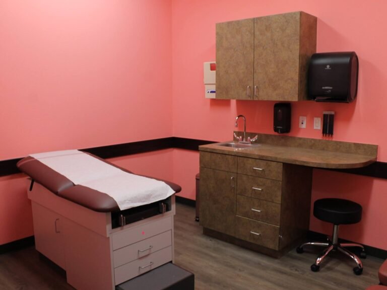 hill ave clinic room photo